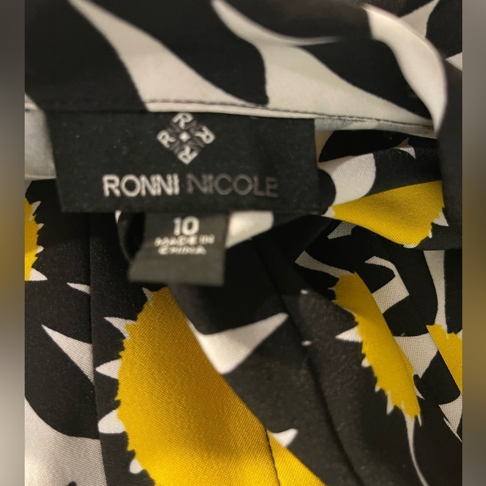 Ronni Nicole Sleeveless Sunflower Dress Size 10 - Picture 4 of 5